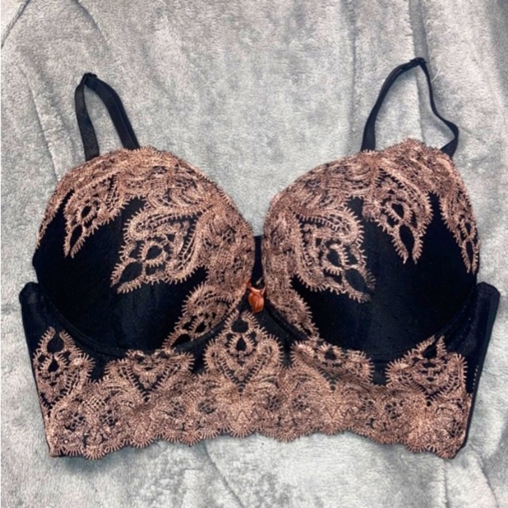 Bra Sale ! Beautiful Hush intimates push up bra size 38C brand new!